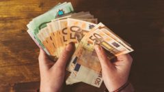 How to detect counterfeit euros: checklist with photos