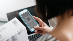 How to scan a QR code with an iPhone