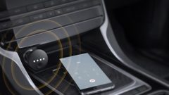 This new device allows using voice assistant safely when driving