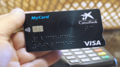 CaixaBank issues the first payment card with a Braille system in Spain