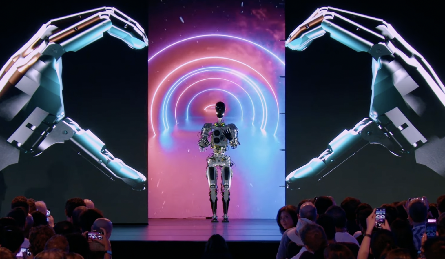 Tesla unveiled a humanoid robot: what can it do? | PaySpace Magazine