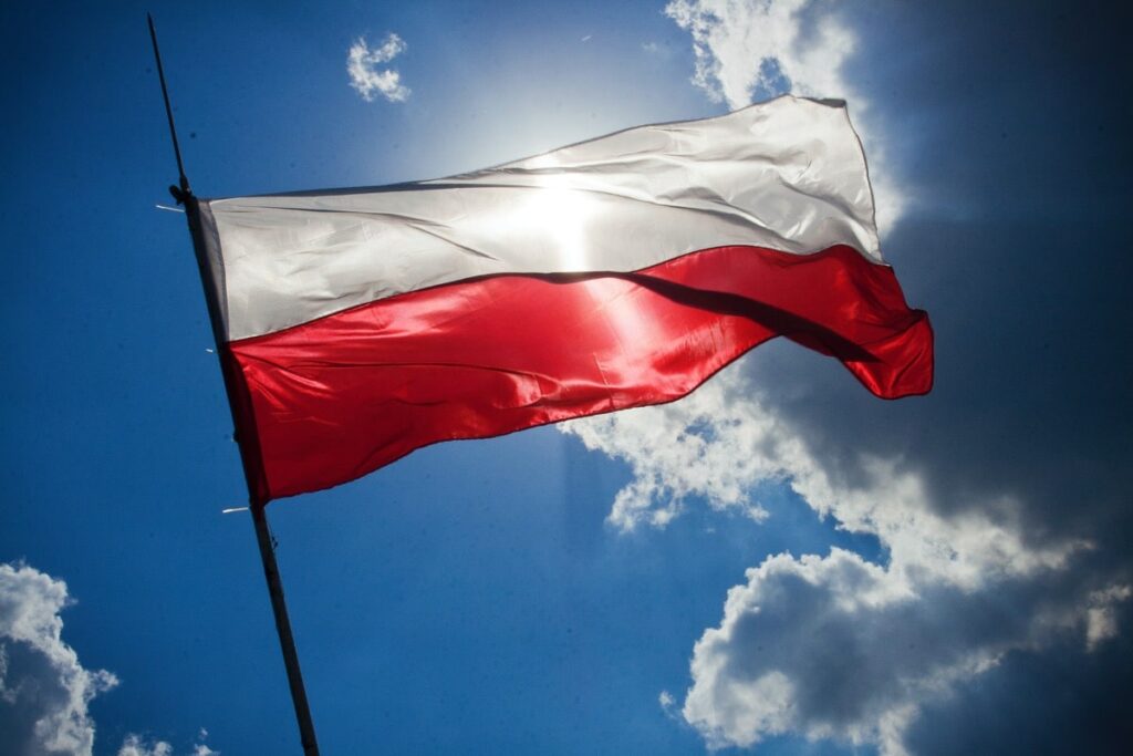 Binance compliant regulations Poland