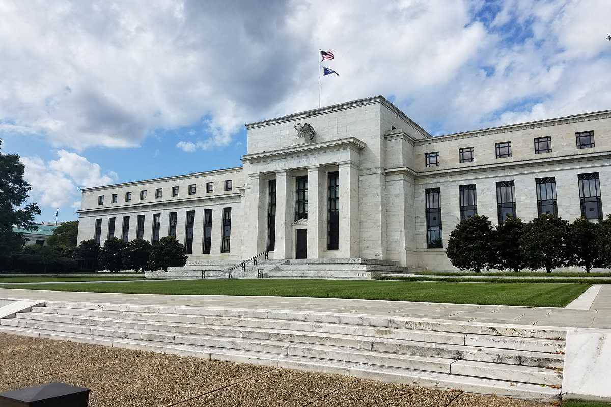 Federal Reserve Governor Says CBDC Risks Likely Greater Than Benefits