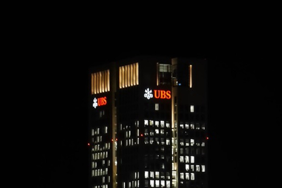UBS Sees $35 Billion Gain on Credit Suisse