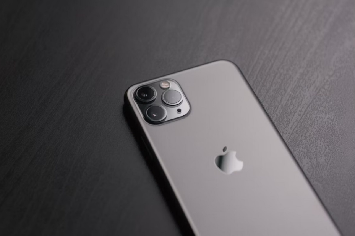 Apple Aspires to Keep iPhone Shipments Steady 