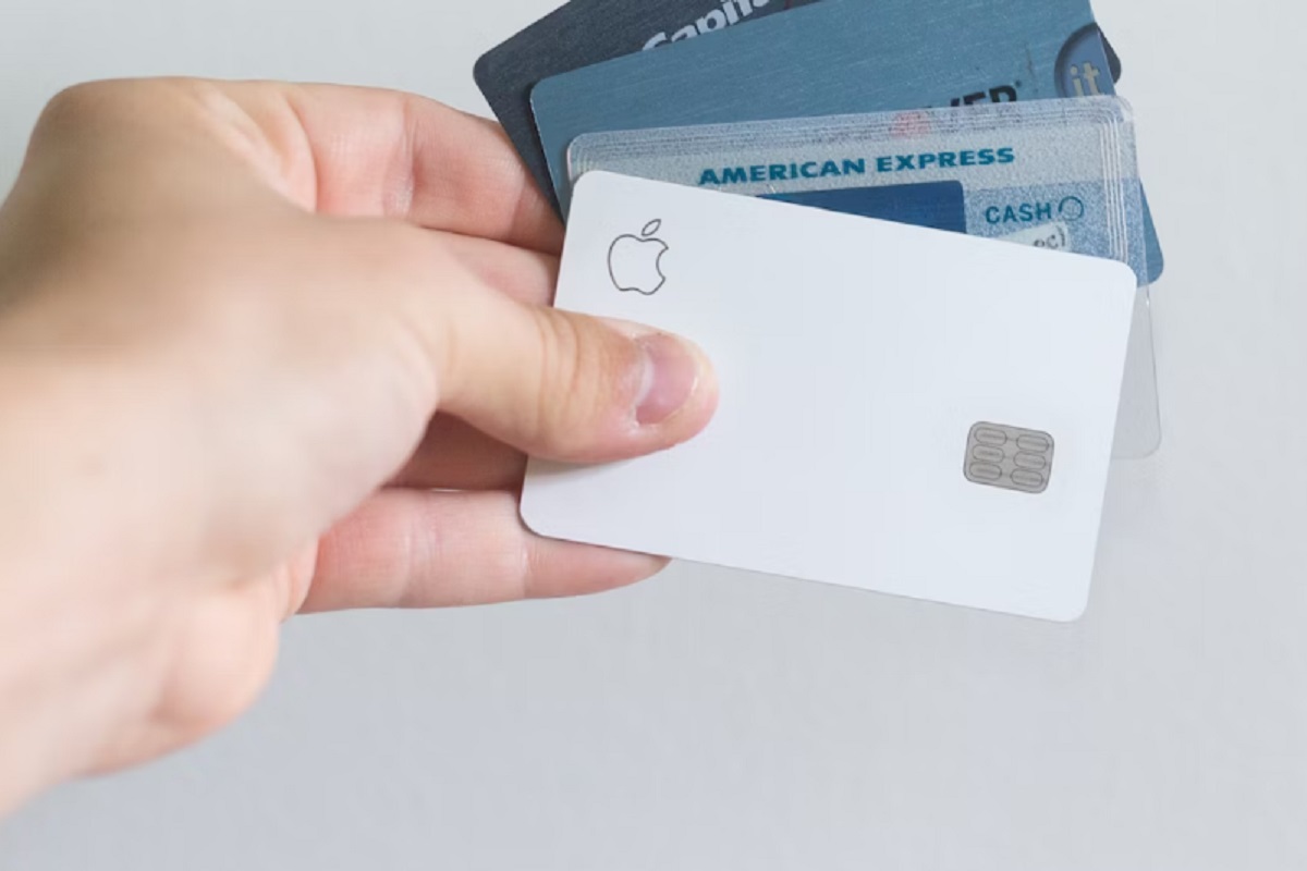 Apple Card's Savings Account Exceeds $10 Billion