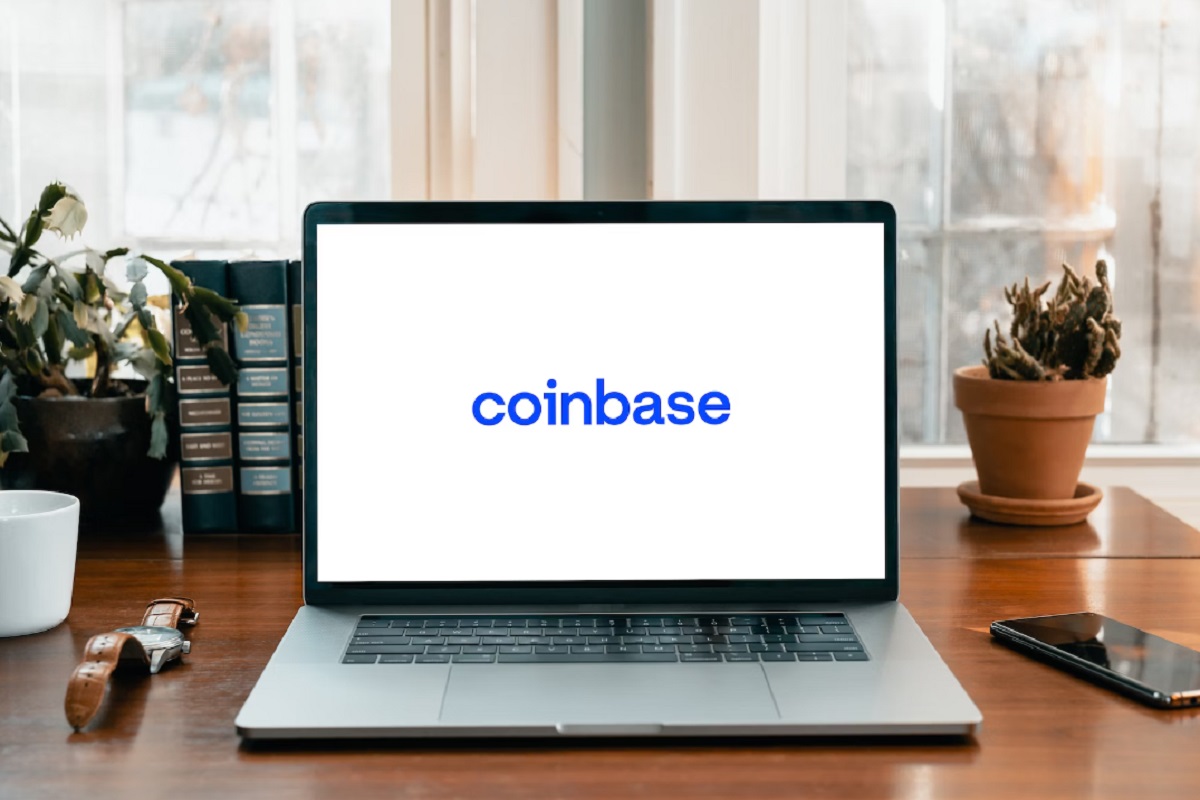 Coinbase CEO Criticizes Chase UK Ban on Crypto Operations