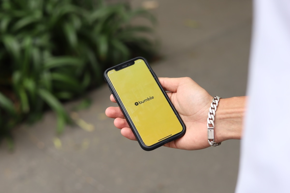 Bumble Launches AI-Powered Conversation Starters and Plans for Friends