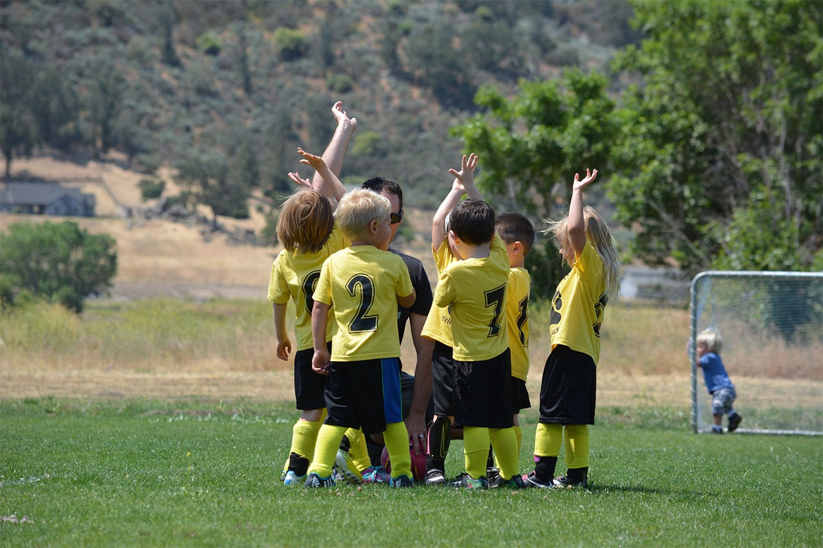 5 Benefits of Introducing Your Child to Sports at a Young Age 