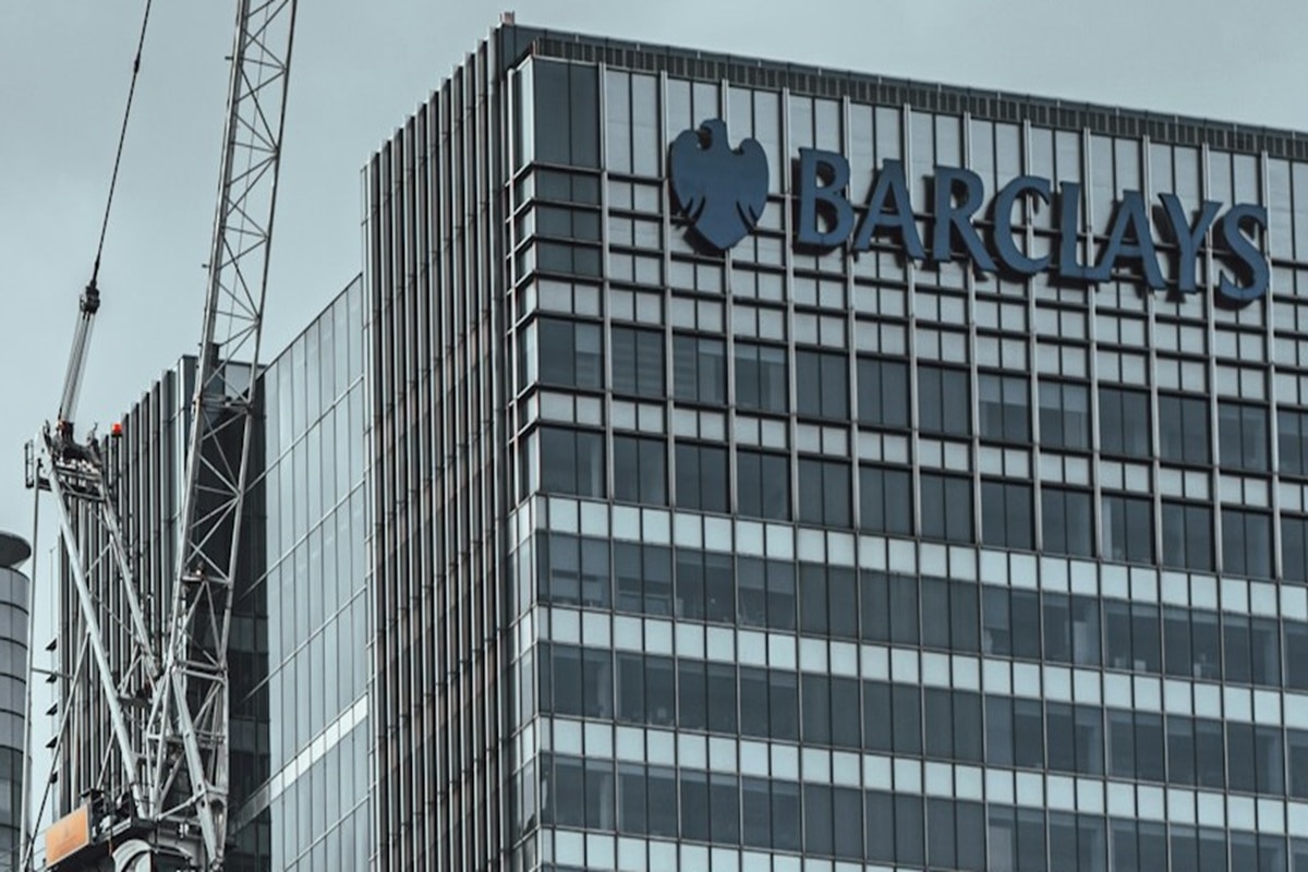 Barclays Prefers German Blue-Chip Stocks Over French