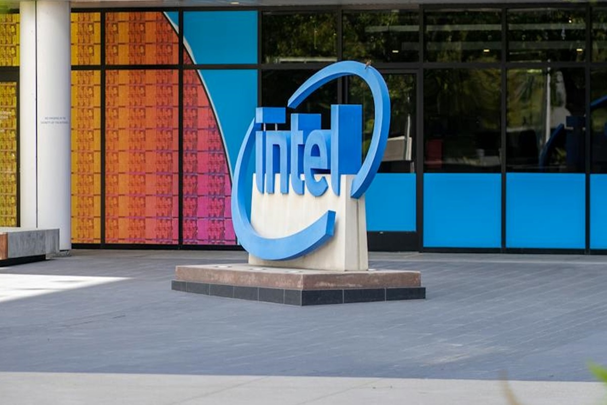 Intel Executives Say About Possibility of Manufacturing Spinoff 