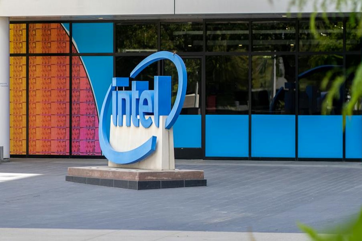 Intel Says New Laptop Chips to Extend Computer Battery Life