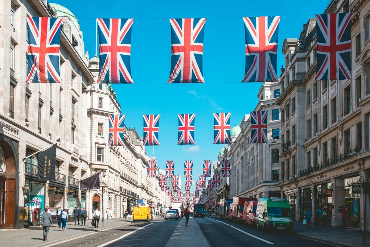 UK Economy Starts to Emerge From Stagnation