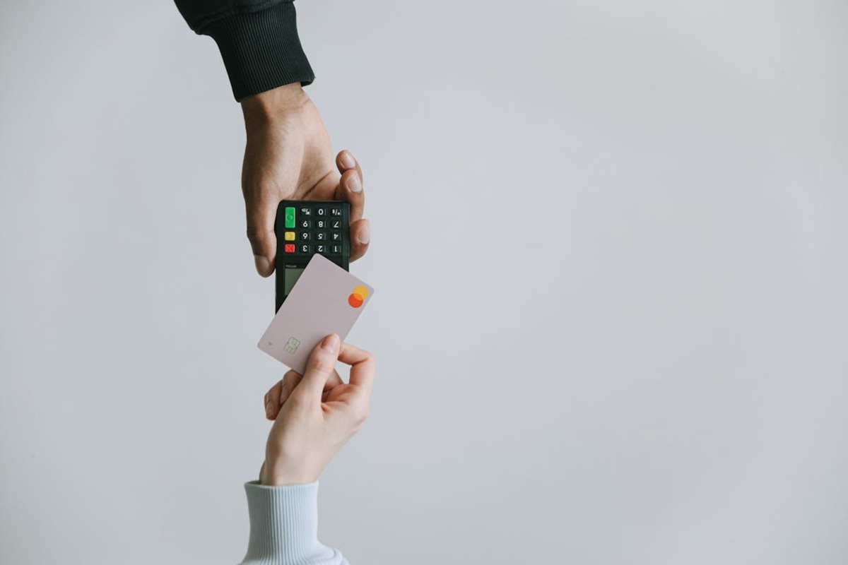 US Wealthy Consumers Raise Their Spending 