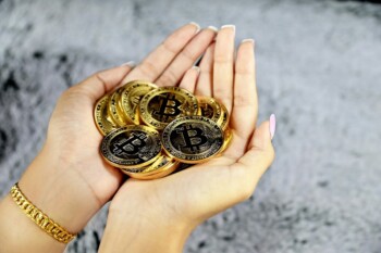 Ex‑Amex and Visa Execs Raise $4M to Embed Stablecoins in Everyday Brands