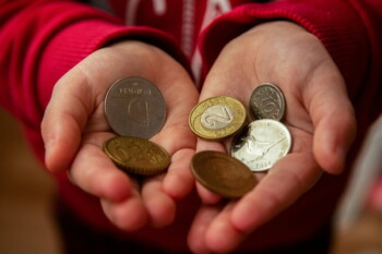 Inflation Holds Steady but Economic Pressures Persist as Americans Question Real Income Growth