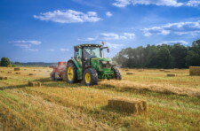 UK Farmers Ready to Copy Ireland Fuel Protests Pattern As Irish PM Announces €505M Support Package