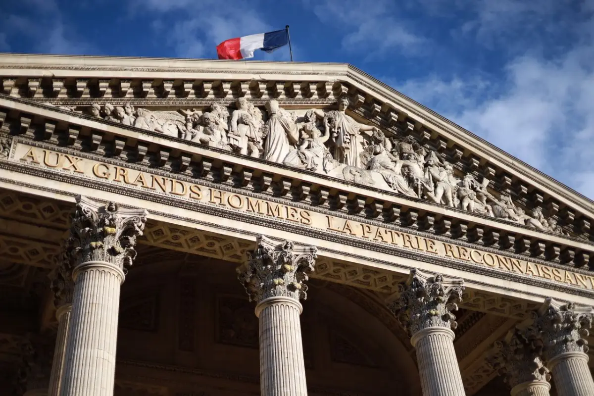 French Finance Committee Backs Crypto Reporting Requirement for Wallets Over €100,000
